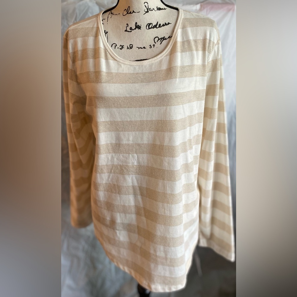 NWT Liz Claiborne Beige and Cream Knit Top